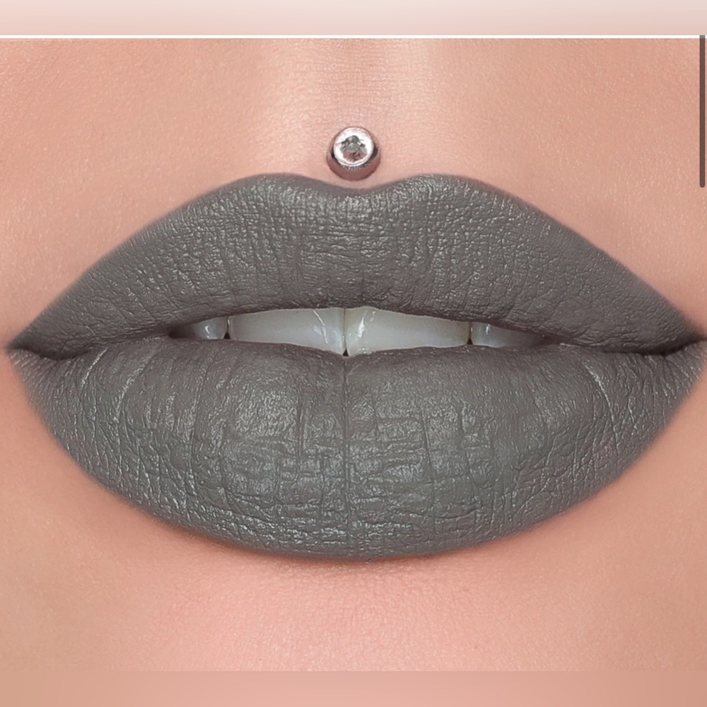 🌸4/$25 Jeffree Star Velvet Trap Lipstick-Drill Sargent